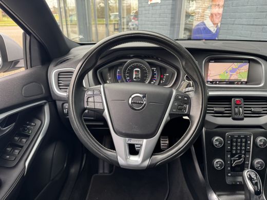 Volvo  V40 1.5 T3 Polar+ Sport | Cruise control | Panoramadak | R-Design exterieur ActivLease financial lease