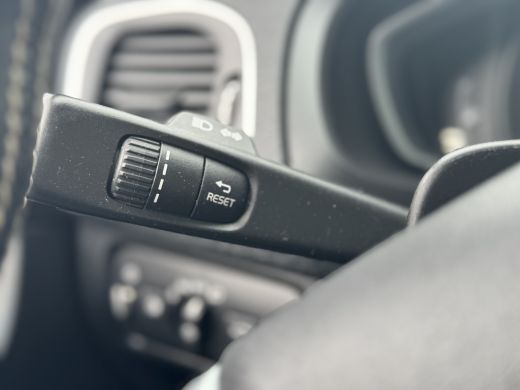 Volvo  V40 1.5 T3 Polar+ Sport | Cruise control | Panoramadak | R-Design exterieur ActivLease financial lease