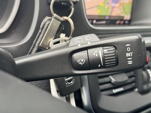 Volvo  V40 1.5 T3 Polar+ Sport | Cruise control | Panoramadak | R-Design exterieur ActivLease financial lease