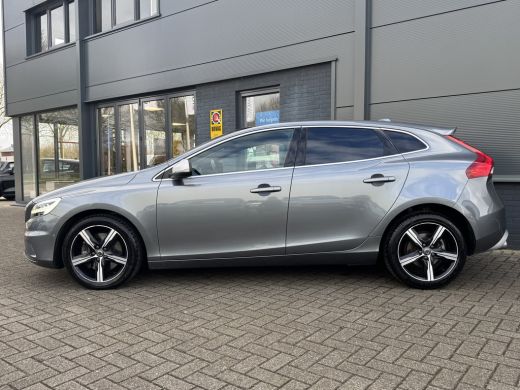 Volvo  V40 1.5 T3 Polar+ Sport | Cruise control | Panoramadak | R-Design exterieur ActivLease financial lease