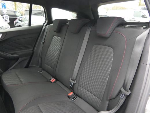 Ford FOCUS Wagon 1.0 EcoBoost ST Line | Winterpack | Keyless | 18 Inch | Privacy Glass | Climate Control | LED | D... ActivLease financial lease
