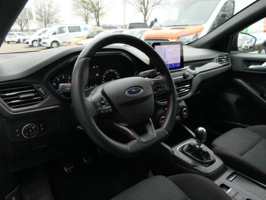 Ford FOCUS Wagon 1.0 EcoBoost ST Line | Winterpack | Keyless | 18 Inch | Privacy Glass | Climate Control | LED | D... ActivLease financial lease
