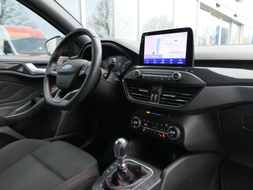 Ford FOCUS Wagon 1.0 EcoBoost ST Line | Winterpack | Keyless | 18 Inch | Privacy Glass | Climate Control | LED | D... ActivLease financial lease
