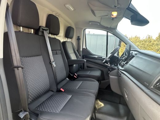 Ford Transit Custom 2.0 TDCI 130 PK / L2H1 / 2.800 KG AHG / CAMERA / AIRCO / CRUISE / NAVI / STOELVERWARMING ActivLease financial lease