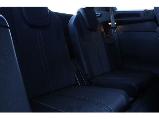 Peugeot 5008 Peugeot 1.2 Hybrid GT | 7-zits | Pano | Blackpack | Focal | Stoelverwarming | ACC | Camera | Navi... ActivLease financial lease