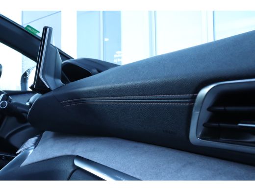 Peugeot 5008 Peugeot 1.2 Hybrid GT | 7-zits | Pano | Blackpack | Focal | Stoelverwarming | ACC | Camera | Navi... ActivLease financial lease