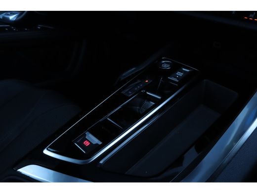 Peugeot 5008 Peugeot 1.2 Hybrid GT | 7-zits | Pano | Blackpack | Focal | Stoelverwarming | ACC | Camera | Navi... ActivLease financial lease