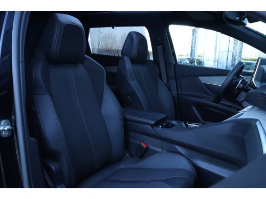 Peugeot 5008 Peugeot 1.2 Hybrid GT | 7-zits | Pano | Blackpack | Focal | Stoelverwarming | ACC | Camera | Navi... ActivLease financial lease