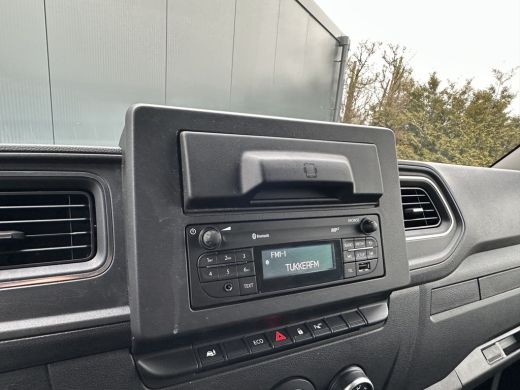 Renault Master 2.3 DCI 136 PK / L1H1 / GLASRESTEEL / 1e EIG. / 2.5T TREKHAAK / IMPERIAAL / CAMERA / AIRCO / CRUISE ActivLease financial lease