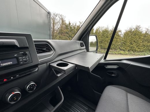 Renault Master 2.3 DCI 136 PK / L1H1 / GLASRESTEEL / 1e EIG. / 2.5T TREKHAAK / IMPERIAAL / CAMERA / AIRCO / CRUISE ActivLease financial lease