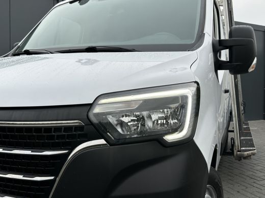 Renault Master 2.3 DCI 136 PK / L1H1 / GLASRESTEEL / 1e EIG. / 2.5T TREKHAAK / IMPERIAAL / CAMERA / AIRCO / CRUISE ActivLease financial lease