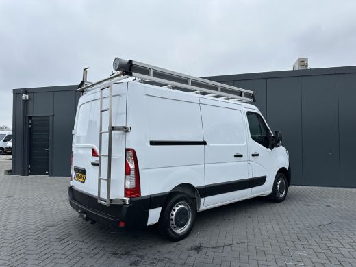 Renault Master 2.3 DCI 136 PK / L1H1 / GLASRESTEEL / 1e EIG. / 2.5T TREKHAAK / IMPERIAAL / CAMERA / AIRCO / CRUISE ActivLease financial lease