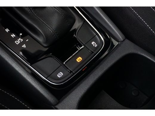 Skoda Karoq 1.5 TSI 150PK DSG-7 Business Edition | NAVI BY APP | CAMERA | ADAPT. CRUISE ActivLease financial lease