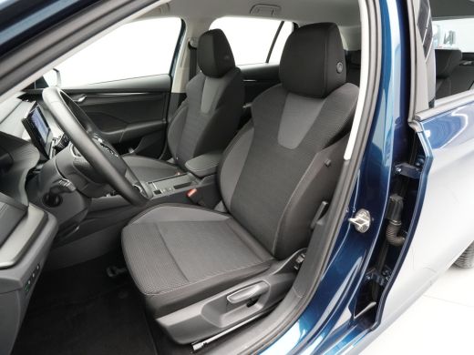Skoda Octavia Combi 1.0 TSI 110pk Business Edition Navigatie Trekhaak Virtual Cockpit Acc Pdc 134 ActivLease financial lease