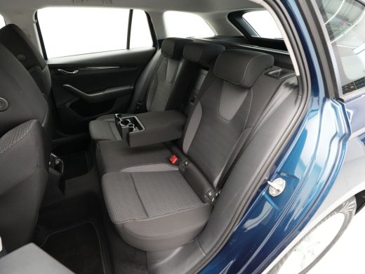 Skoda Octavia Combi 1.0 TSI 110pk Business Edition Navigatie Trekhaak Virtual Cockpit Acc Pdc 134 ActivLease financial lease