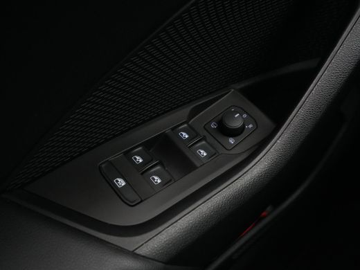 Skoda Octavia Combi 1.0 TSI 110pk Business Edition Navigatie Trekhaak Virtual Cockpit Acc Pdc 134 ActivLease financial lease