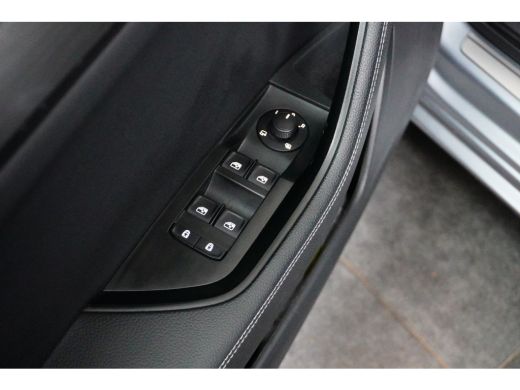 Skoda Superb 1.4 TSI 218PK DSG-6 iV Business Edition | NAVIGATIE | AUTO A. KLEP | CAMERA ActivLease financial lease