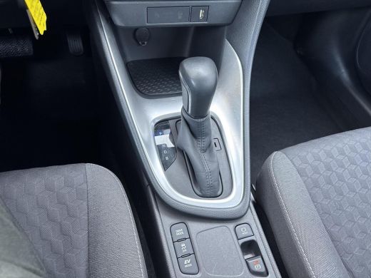 Toyota Yaris 1.5 Hybrid Active | 06-10141018 Voor meer informatie ActivLease financial lease