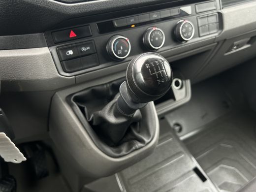 Volkswagen Crafter 35 2.0 TDI 141 PK / L3H3 / 1e EIGENAAR / AIRCO / CRUISE CONTROL / 3.000 KG AHG / BIJRIJDERSBANK ActivLease financial lease