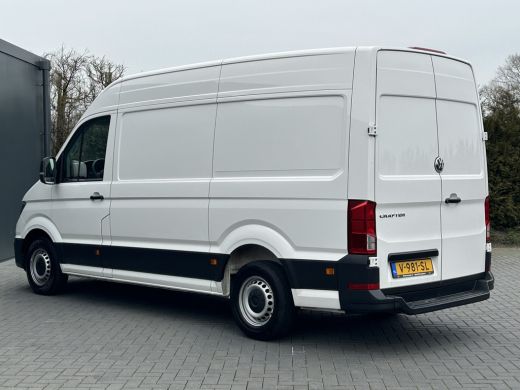 Volkswagen Crafter 35 2.0 TDI 141 PK / L3H3 / 1e EIGENAAR / AIRCO / CRUISE CONTROL / 3.000 KG AHG / BIJRIJDERSBANK ActivLease financial lease