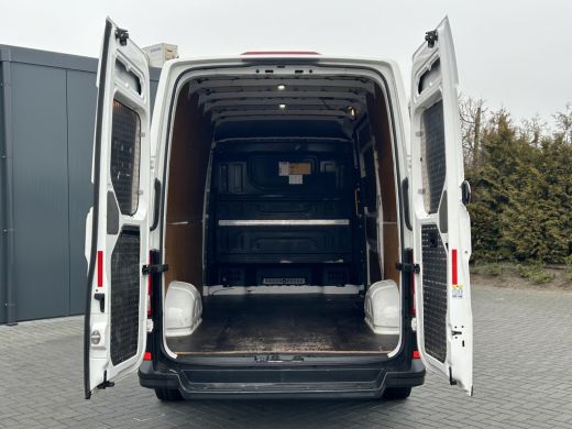 Volkswagen Crafter 35 2.0 TDI 141 PK / L3H3 / 1e EIGENAAR / AIRCO / CRUISE CONTROL / 3.000 KG AHG / BIJRIJDERSBANK ActivLease financial lease