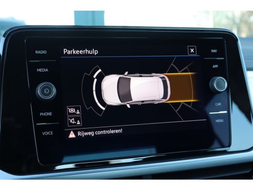 Volkswagen T-Roc 1.5 TSI 150PK 7-DSG Life | Apple Carplay/Android Auto | Parkeersensoren | ActivLease financial lease