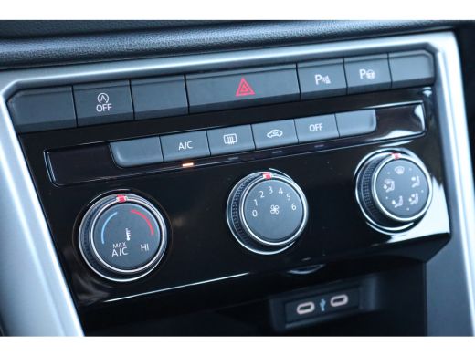 Volkswagen T-Roc 1.5 TSI 150PK 7-DSG Life | Apple Carplay/Android Auto | Parkeersensoren | ActivLease financial lease