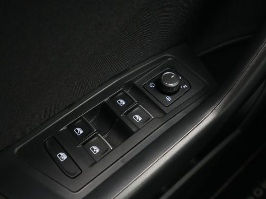 Volkswagen T-Roc 1.5 TSI 150pk DSG Style Navigatie Pdc Stoelverwarming Clima 143 ActivLease financial lease