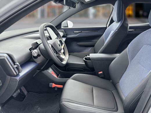 Volvo  EX30 Single Motor Core 51kW | 18" | Stoel/stuurverwarming | Adaptieve cruise | Parkeercamera | Kunstle... ActivLease financial lease