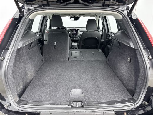 Volvo  XC40 T2 A/T Business Pro | 19" | Panoramadak | Adaptieve cruise | BLIS | Parkeercamera | Keyless | Nav... ActivLease financial lease
