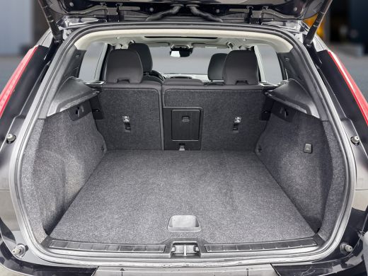 Volvo  XC40 T2 A/T Business Pro | 19" | Panoramadak | Adaptieve cruise | BLIS | Parkeercamera | Keyless | Nav... ActivLease financial lease
