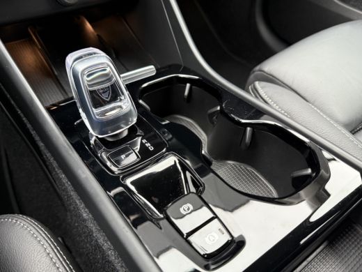 Volvo  XC40 Volvo T4 Plug-in hybrid Plus Dark | Elektrische Voorstoelen | Camera | Leder | DAB | LED ActivLease financial lease