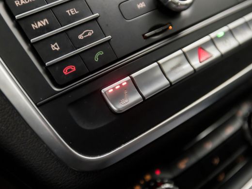 Mercedes CLA-Klasse 180 AMG Sport Automaat (GROOT NAVI, LEDER/ALCANTARA, STOELVERWARMING, SPORTSTOELEN, DIAMOND GRILL... ActivLease financial lease