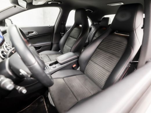 Mercedes CLA-Klasse 180 AMG Sport Automaat (GROOT NAVI, LEDER/ALCANTARA, STOELVERWARMING, SPORTSTOELEN, DIAMOND GRILL... ActivLease financial lease