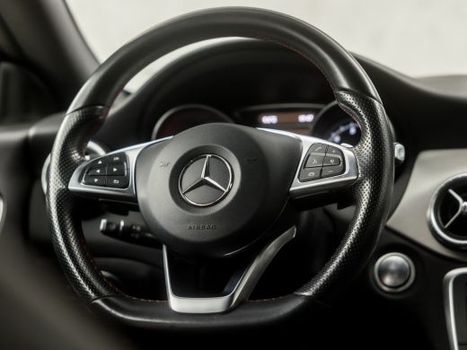 Mercedes CLA-Klasse 180 AMG Sport Automaat (GROOT NAVI, LEDER/ALCANTARA, STOELVERWARMING, SPORTSTOELEN, DIAMOND GRILL... ActivLease financial lease