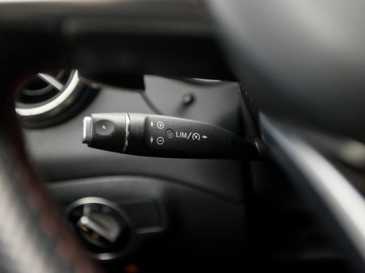 Mercedes CLA-Klasse 180 AMG Sport Automaat (GROOT NAVI, LEDER/ALCANTARA, STOELVERWARMING, SPORTSTOELEN, DIAMOND GRILL... ActivLease financial lease