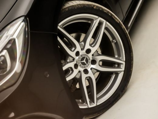 Mercedes CLA-Klasse 180 AMG Sport Automaat (GROOT NAVI, LEDER/ALCANTARA, STOELVERWARMING, SPORTSTOELEN, DIAMOND GRILL... ActivLease financial lease