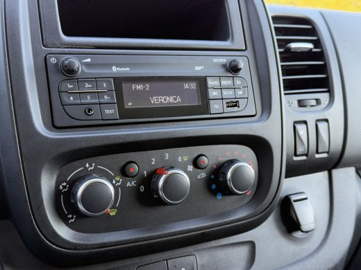 Renault Trafic 2.0 dCi 120 PK / L1H1 / 1e EIG. / 2x SCHUIFDEUR / TREKHAAK / AIRCO / CRUISE ActivLease financial lease