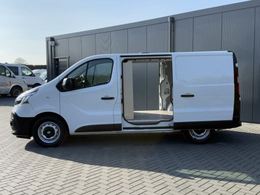 Renault Trafic 2.0 dCi 120 PK / L1H1 / 1e EIG. / 2x SCHUIFDEUR / TREKHAAK / AIRCO / CRUISE ActivLease financial lease