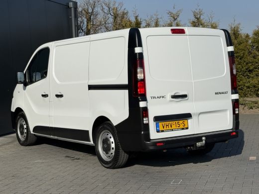 Renault Trafic 2.0 dCi 120 PK / L1H1 / 1e EIG. / 2x SCHUIFDEUR / TREKHAAK / AIRCO / CRUISE ActivLease financial lease