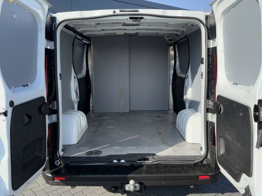Renault Trafic 2.0 dCi 120 PK / L1H1 / 1e EIG. / 2x SCHUIFDEUR / TREKHAAK / AIRCO / CRUISE ActivLease financial lease