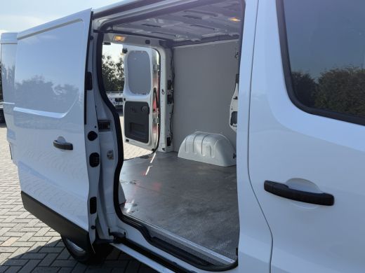 Renault Trafic 2.0 dCi 120 PK / L1H1 / 1e EIG. / 2x SCHUIFDEUR / TREKHAAK / AIRCO / CRUISE ActivLease financial lease
