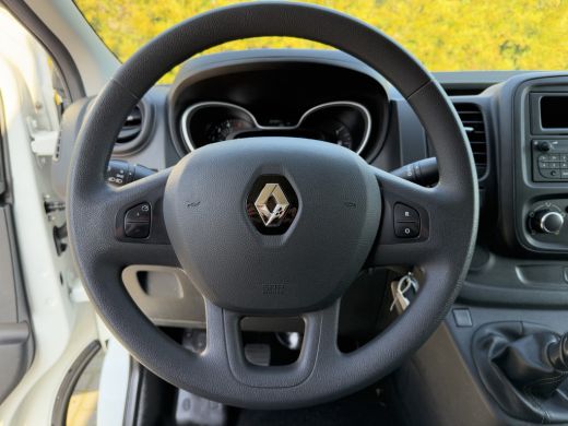 Renault Trafic 2.0 dCi 120 PK / L1H1 / 1e EIG. / 2x SCHUIFDEUR / TREKHAAK / AIRCO / CRUISE ActivLease financial lease