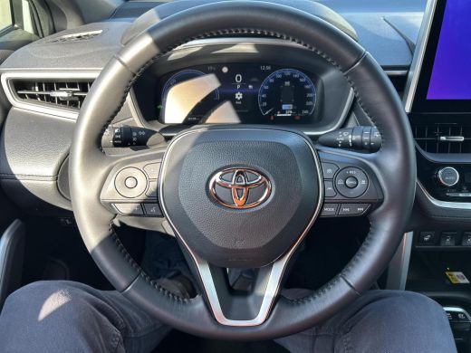 Toyota Corolla Cross Hybrid 200 Dynamic ActivLease financial lease