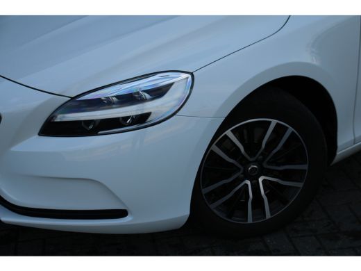 Volvo  V40 T2 Polar+ | Cruise Control | Navigatie | Stoelverwarming | Full-LED | 16-Inch | PDC ActivLease financial lease
