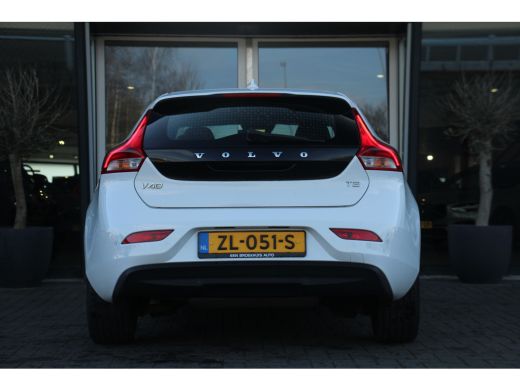 Volvo  V40 T2 Polar+ | Cruise Control | Navigatie | Stoelverwarming | Full-LED | 16-Inch | PDC ActivLease financial lease