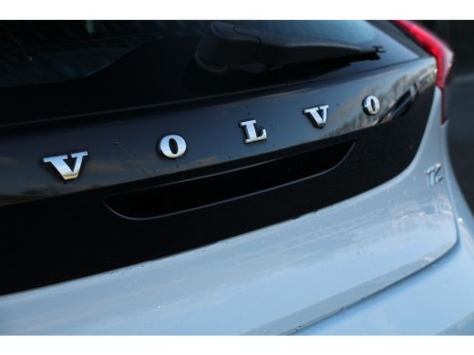 Volvo  V40 T2 Polar+ | Cruise Control | Navigatie | Stoelverwarming | Full-LED | 16-Inch | PDC ActivLease financial lease