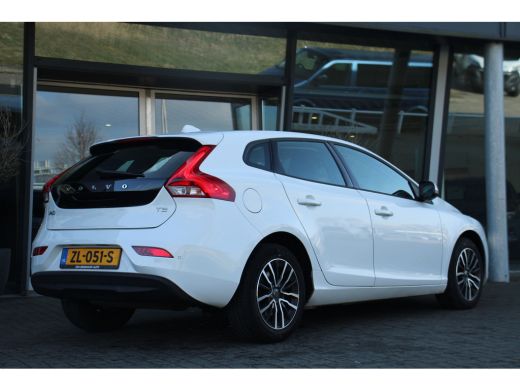 Volvo  V40 T2 Polar+ | Cruise Control | Navigatie | Stoelverwarming | Full-LED | 16-Inch | PDC ActivLease financial lease