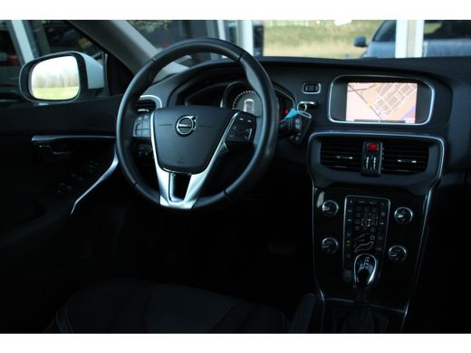Volvo  V40 T2 Polar+ | Cruise Control | Navigatie | Stoelverwarming | Full-LED | 16-Inch | PDC ActivLease financial lease