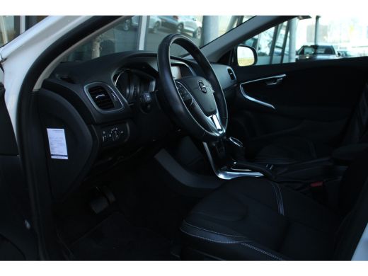 Volvo  V40 T2 Polar+ | Cruise Control | Navigatie | Stoelverwarming | Full-LED | 16-Inch | PDC ActivLease financial lease